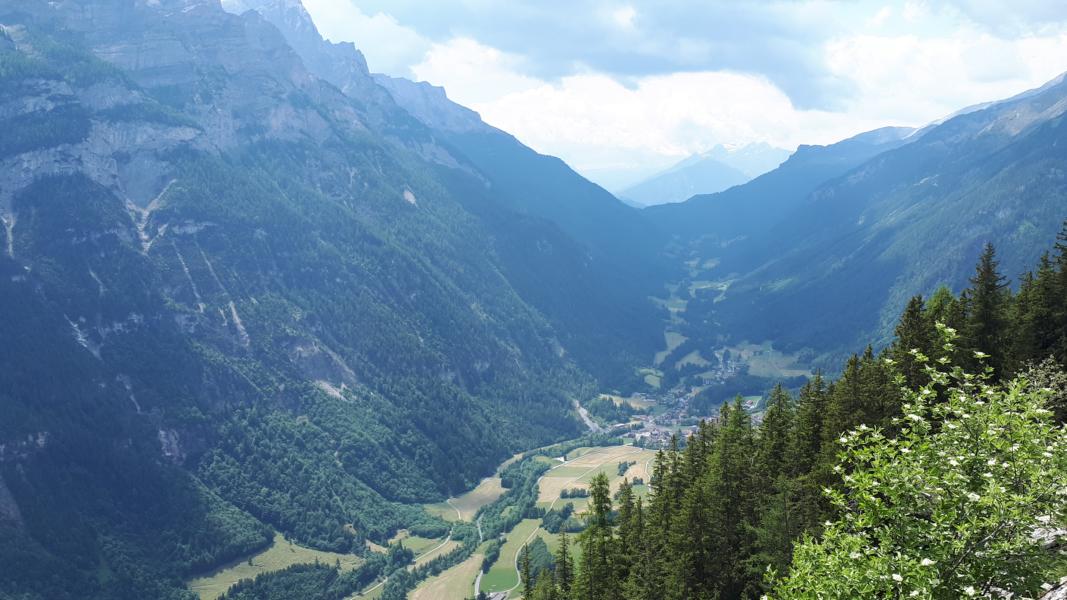 Blick auf das Künstlerdorf Vättis vom Vättnerberg aus | Foto: Eva Batt
