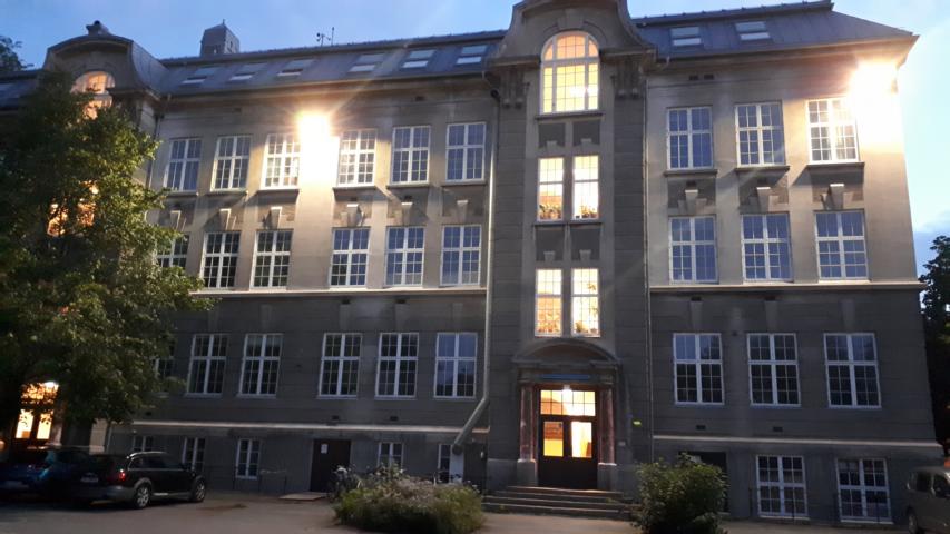 Building Lademoen Kunstnerverksteder at night